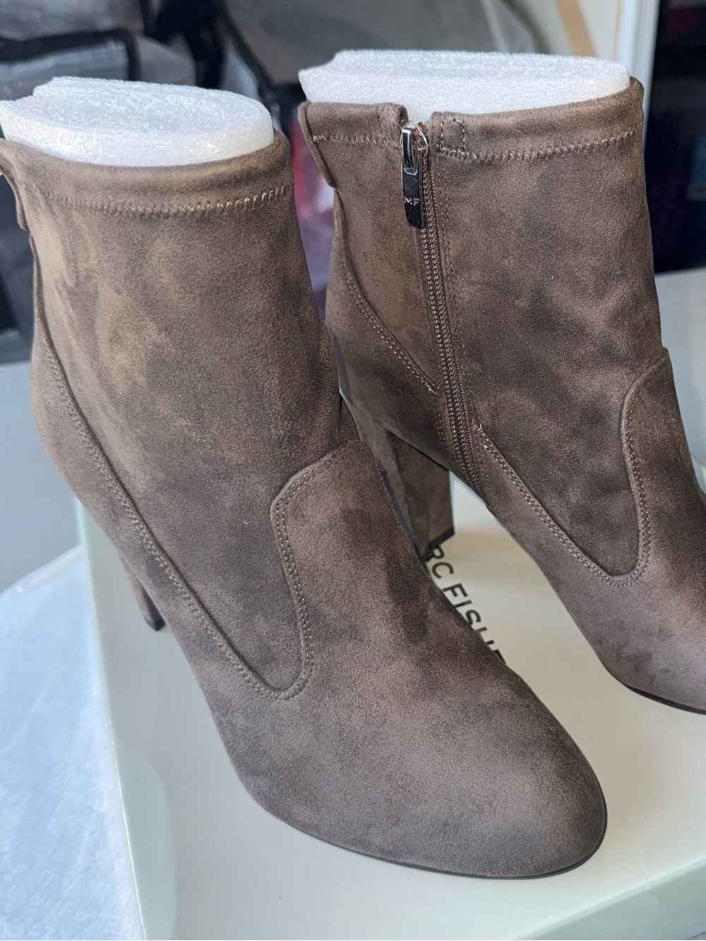 New in Box Marc Fisher Justice2 Booties Size 8 M Medium Natural Fabric